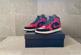 Nike Air Jordan 1 Mid Bred