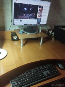 Starý stolní počítač + věci k němu - 1