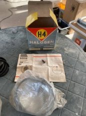 Halogen h4 2ks,manzeta k poloose.  Cena za vse 1000kc
