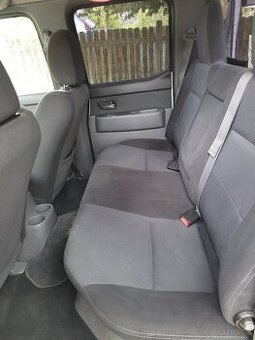 Prodam Ford Ranger 2.5 TDCi stribrna barva