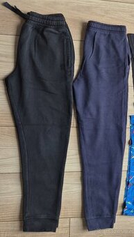 2x tepláky vel. 158