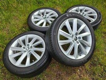 Kompletní letní Alu kola Šk. STRATOS - 205/50 R17 XL - 5x100