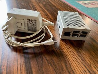 Počítač Raspberry Pi 3 B+ v hliníkové krabičce