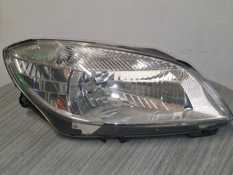 Škoda Fabia 2 přední světlomet pravý