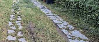 Žulové štípané kostky cca 25-40 cm
