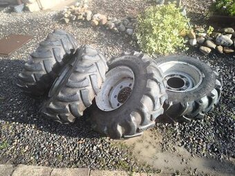 Kola na smykový nakladač