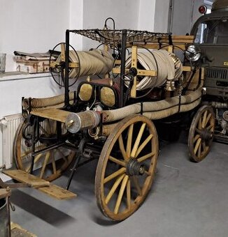 Motorová hasičská stříkačka