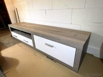 Velký TV stolek