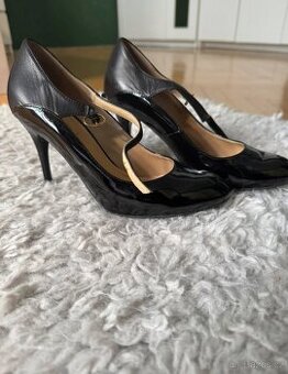 Kožené lodičky značky Badura