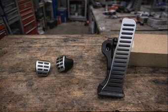 Škoda Octavia,Superb sada ozdobných spotovních krytů pedálů