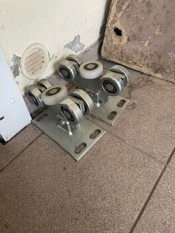 Díly na posuvná vrata nepoužité - 1