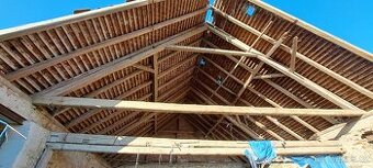 Staré trámy, vazníky, latě za odvoz