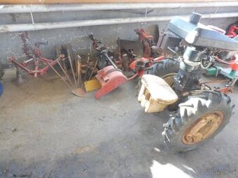 prodám malotraktor vari se spoustou nářadí, výborný stav