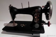 Starý šicí stroj BOBBIN.