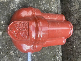 Koncový hřebenáč s erbem