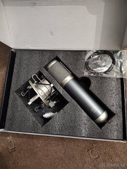 MXl Studiové mikrofony, 880 a 2001 -vada