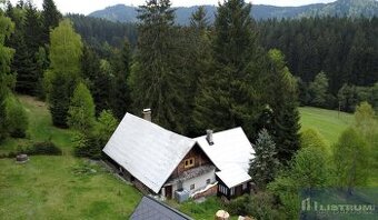 Chalupa v obci Krásná