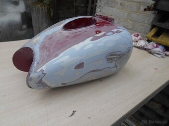 Jawa 250 pérák FJ nádrž