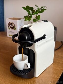 Bílý kávovar Nespresso Krups XN100