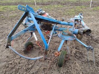 Obraceč sena 4 rotory cca 4m záběr