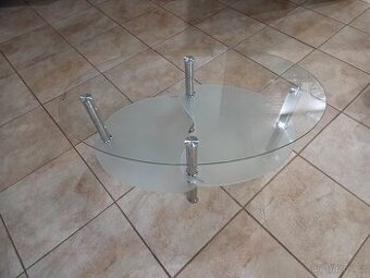 Prodám nový skleněný konferenční stolek.