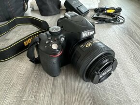 Nikon D5100 + objektiv Nikkor 35mm + příslušenství