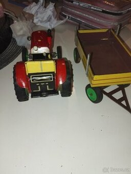 Staré hračky traktor kdn