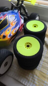 Prodám RC auto kyosho 1/8