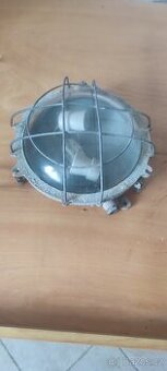 Industriální lampa