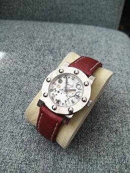Zaujímavé atypické hodinky - naťahovacie, mechanické - 1