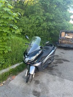 Piaggio X10 125 (ABS, ASR)