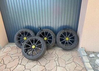 Alu kola 18” + pneu 255/35 R18 + 225/40 R18 – sportovní sada