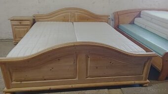 Selská postel 180 s nočním stolkem.