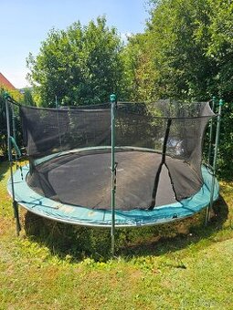 Trampolína