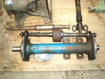 Ložiskový domeček + hřídel k brusce