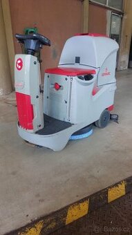 Podlahový mycí stroj Comac Innova 55 B