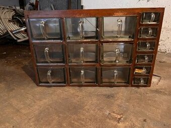 Vintage dřevěná skříňka, kořenky