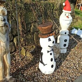 sněhulák motorovou pilou