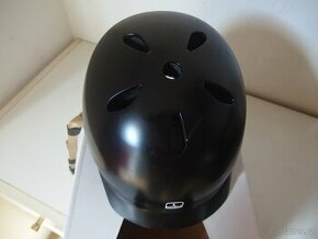 Prodám dámskou vodáckou přilbu Bern Lenox