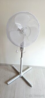 Stojanový ventilátor / větrák - perfektní stav - 50% SLEVA