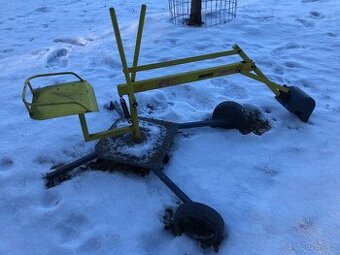 Bagr na piskoviště 2-6 let