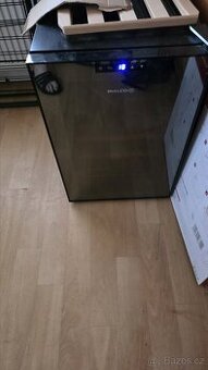 Vinotéka  Philco na 20 lahví