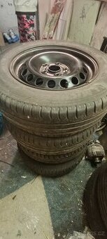 Plechové disky s pneu 195/65 r15