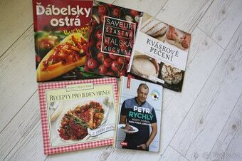 Různé druhy kuchařek - 5 ks