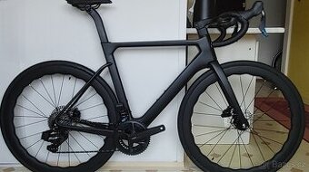 silniční karbonové kolo s elektronickým řazením