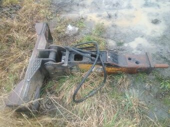 Bouraci kladivo na unc novotny