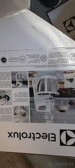 Prodám nový nevyužitý kuchyňský mixer-robot do kuchyne