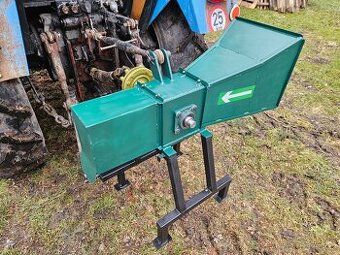 Špalíkovač za traktor