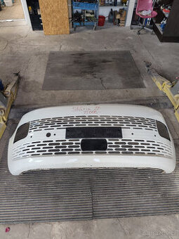 Hyundai Staria  přední nárazník a L zrcátko nové.