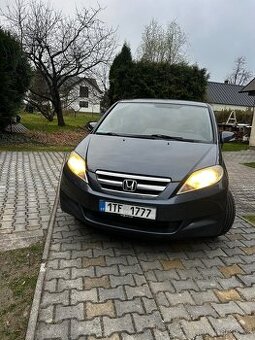 Šestimístná Honda